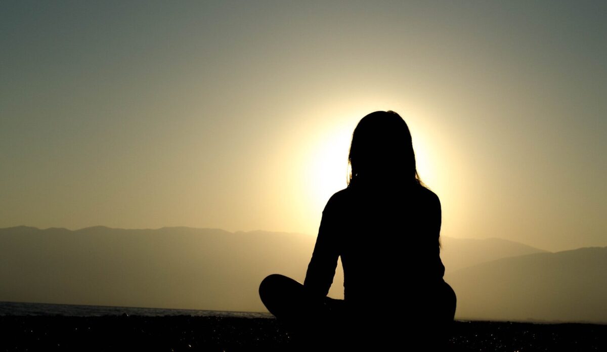 Sunday August 9 –  Meditation: The Inner Journey with Madhu Mann / La méditation : le voyage intérieur Avec Madhu Mann